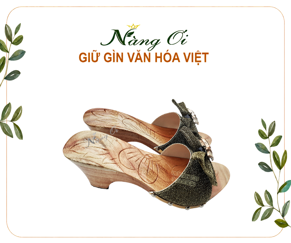 Guốc gỗ cao 7cm chạm hoa ở lòng guốc